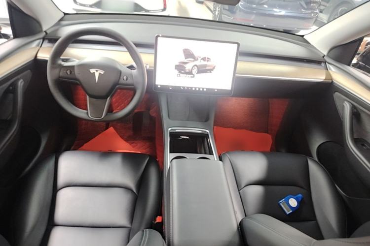 Used Tesla Model Y 2023 Long-Range All-Wheel-Drive Version Center Console
