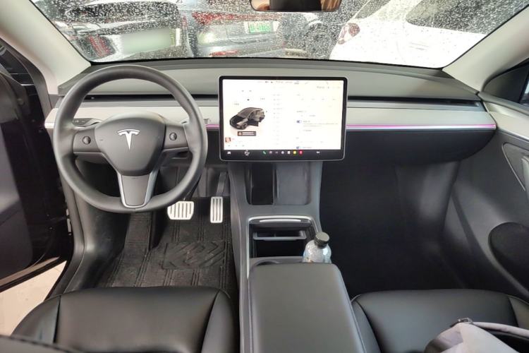 Used Tesla Model Y 2023 High-Performance All-Wheel-Drive Version Center Console