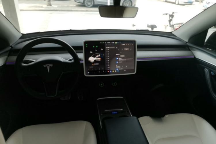 Used Tesla Model Y 2023 Rear-Wheel-Drive Version Center Console