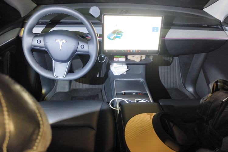 Used Tesla Model Y 2023 Rear-Wheel-Drive Version Center Console