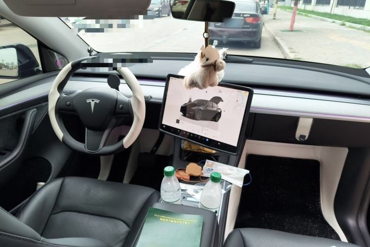 Used Tesla Model Y 2023 Rear-Wheel-Drive Version Center Console