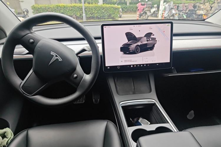 Used Tesla Model Y 2023 Rear-Wheel-Drive Version Center Console