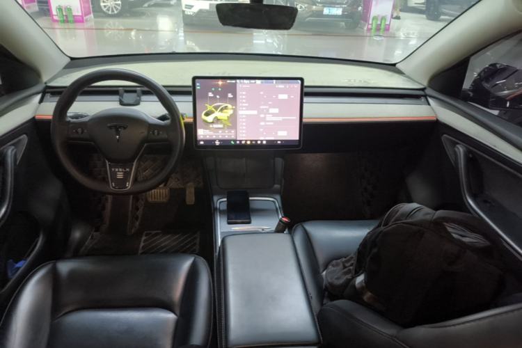 Used Tesla Model Y 2023 Rear-Wheel-Drive Version Center Console