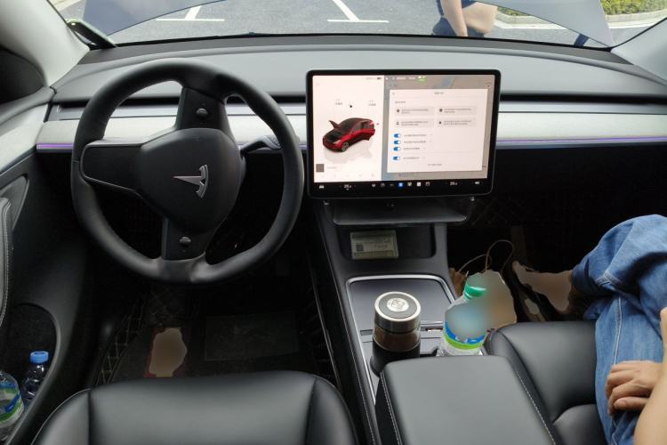 Used Tesla Model Y 2023 Rear-Wheel-Drive Version Center Console