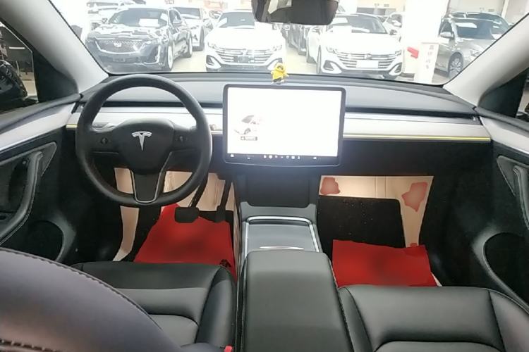 Used Tesla Model Y 2023 Rear-Wheel-Drive Version Center Console