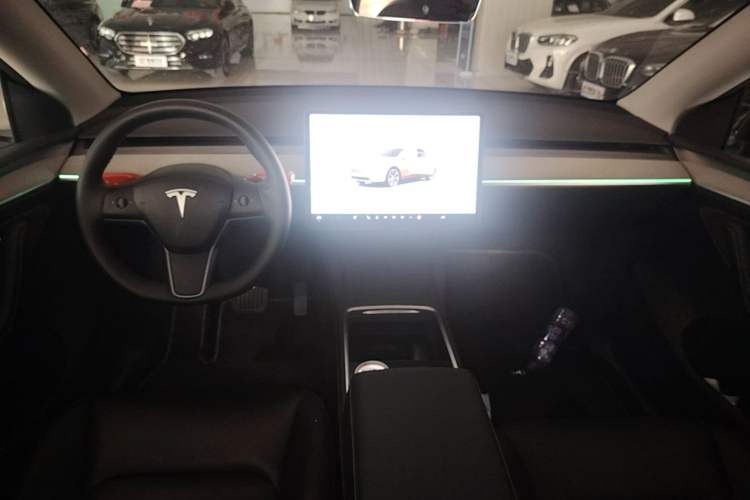Used Tesla Model Y 2023 Rear-Wheel-Drive Version Center Console
