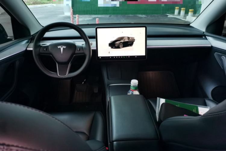 Used Tesla Model Y 2023 Rear-Wheel-Drive Version Center Console