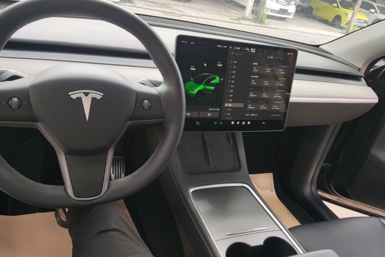 Used Tesla Model Y 2023 Rear-Wheel-Drive Version Center Console