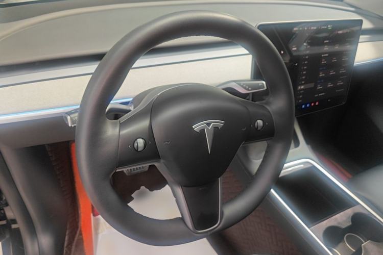 Used Tesla Model Y 2023 Rear-Wheel-Drive Version Center Console