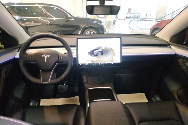 Used Tesla Model Y 2023 Long-Range All-Wheel-Drive Version Center Console