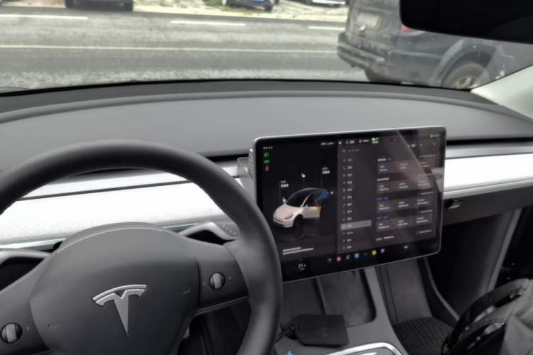 Used Tesla Model Y 2023 Rear-Wheel-Drive Version Center Console