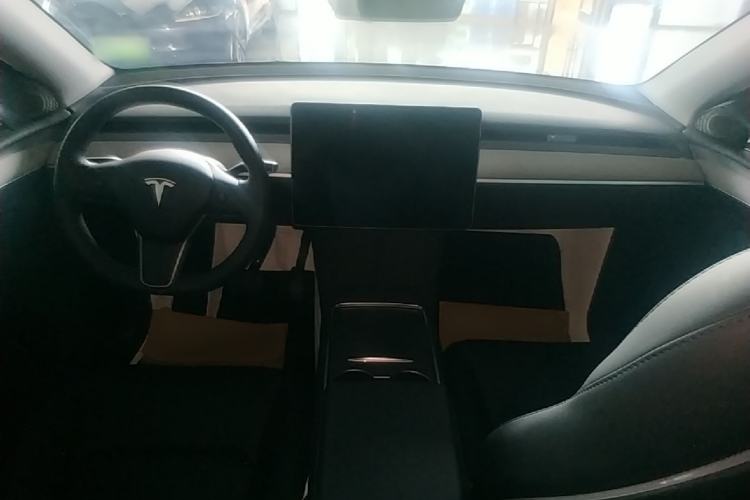 Used Tesla Model Y 2023 Long-Range All-Wheel-Drive Version Center Console