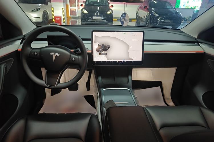 Used Tesla Model Y 2023 Long-Range All-Wheel-Drive Version Center Console