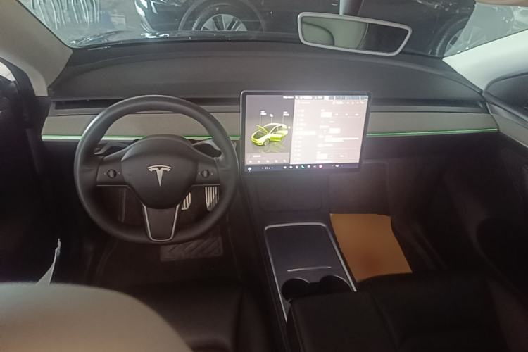 Used Tesla Model Y 2023 Rear-Wheel-Drive Version Center Console