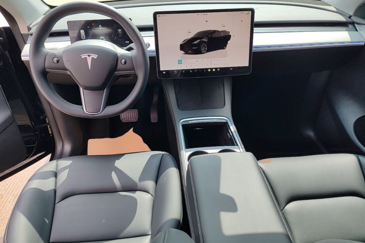 Used Tesla Model Y 2023 Rear-Wheel-Drive Version Center Console