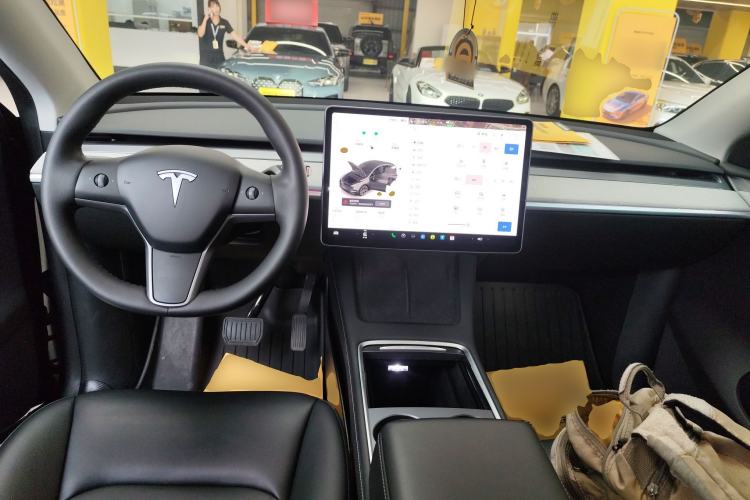 Used Tesla Model Y 2023 Rear-Wheel-Drive Version Center Console