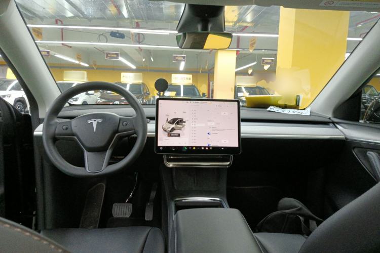 Used Tesla Model Y 2023 Long-Range All-Wheel-Drive Version Center Console
