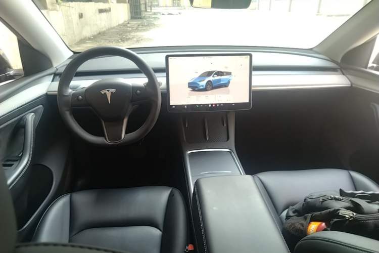 Used Tesla Model Y 2023 Rear-Wheel-Drive Version Center Console