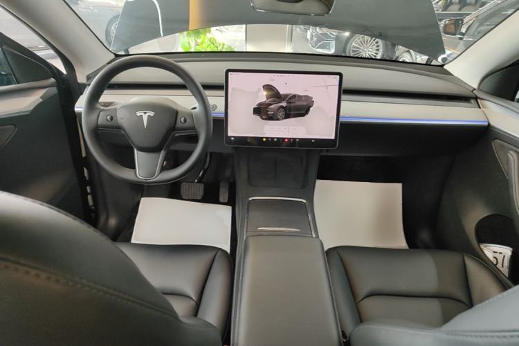 Used Tesla Model Y 2023 Long-Range All-Wheel-Drive Version Center Console