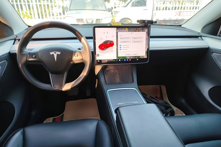 Used Tesla Model Y 2023 Rear-Wheel-Drive Version Center Console