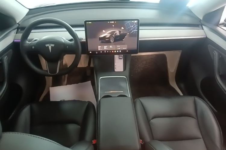 Used Tesla Model Y 2023 Rear-Wheel-Drive Version Center Console