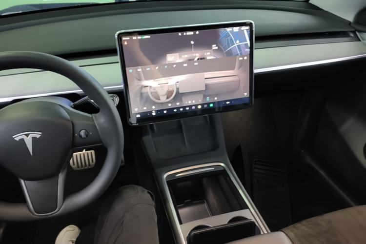 Used Tesla Model Y 2023 Rear-Wheel-Drive Version Center Console