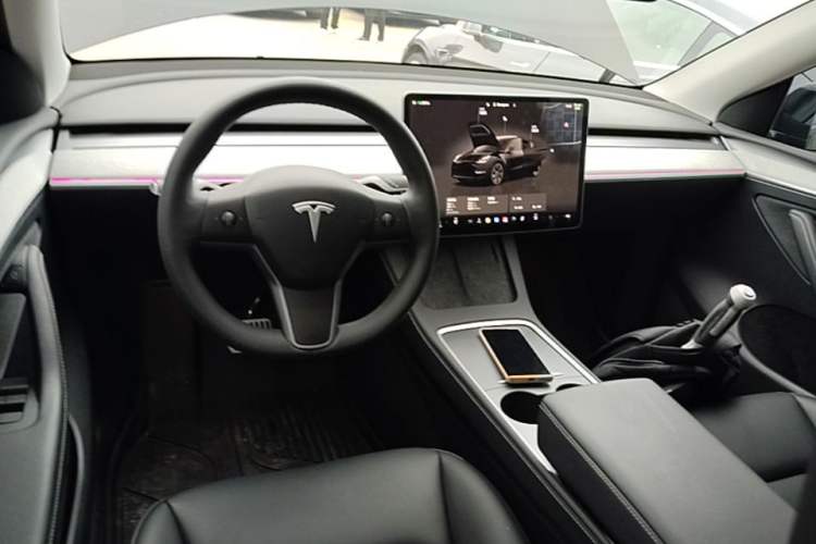 Used Tesla Model Y 2023 Rear-Wheel-Drive Version Center Console