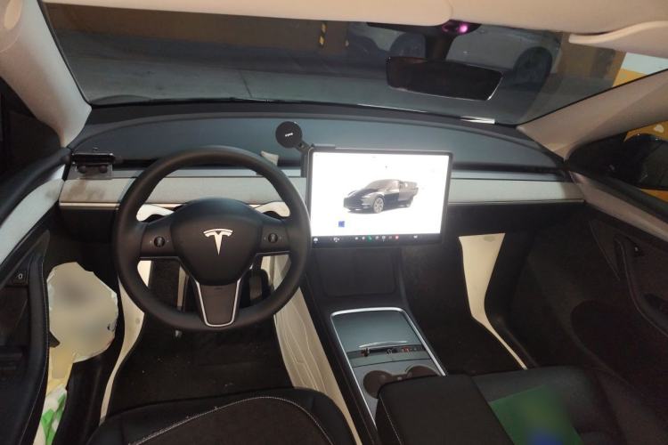 Used Tesla Model Y 2023 Rear-Wheel-Drive Version Center Console