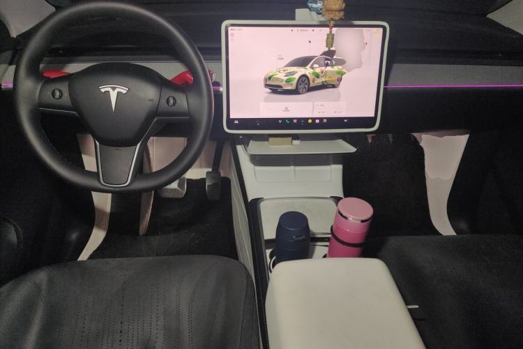 Used Tesla Model Y 2023 Long-Range All-Wheel-Drive Version Center Console