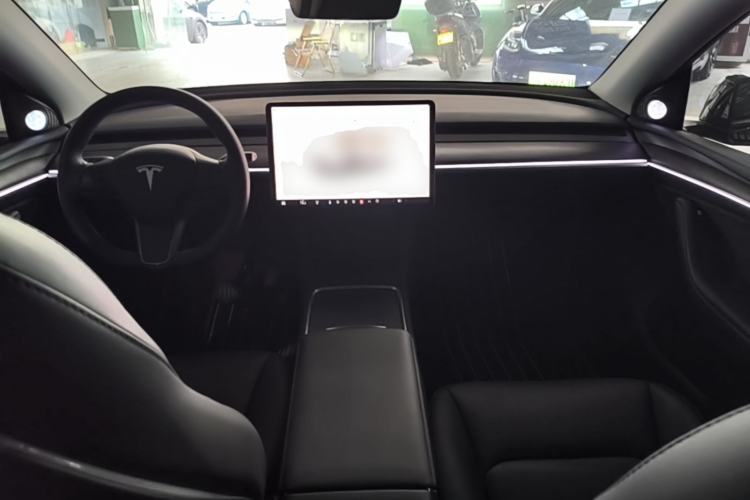 Used Tesla Model Y 2023 Long-Range All-Wheel-Drive Version Center Console