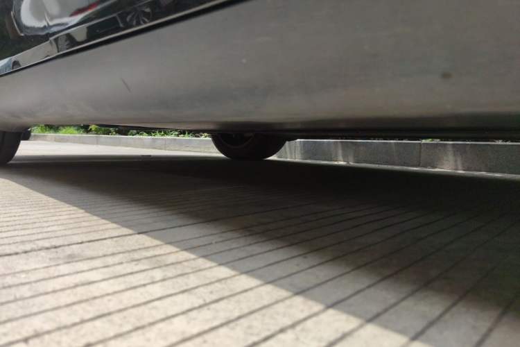Used Tesla Model Y 2023 Long-Range All-Wheel-Drive Version Chassis Front Right
