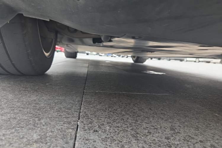 Used Tesla Model Y 2023 Rear-Wheel-Drive Version Chassis Front Right