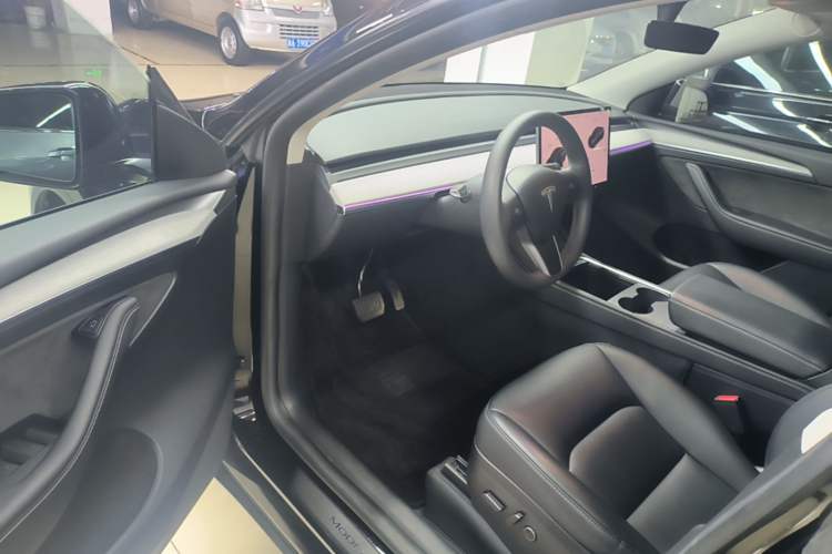 Used Tesla Model Y 2023 Rear-Wheel-Drive Version Driver Seat