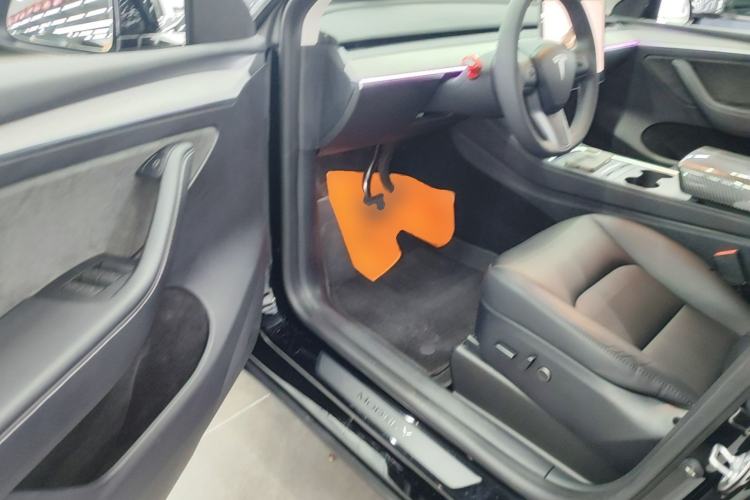 Used Tesla Model Y 2023 Long-Range All-Wheel-Drive Version Driver Seat