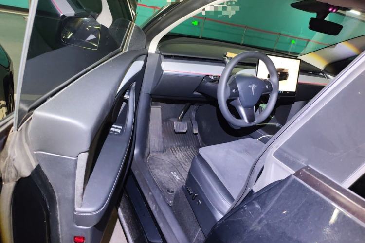 Used Tesla Model Y 2023 Long-Range All-Wheel-Drive Version Driver Seat