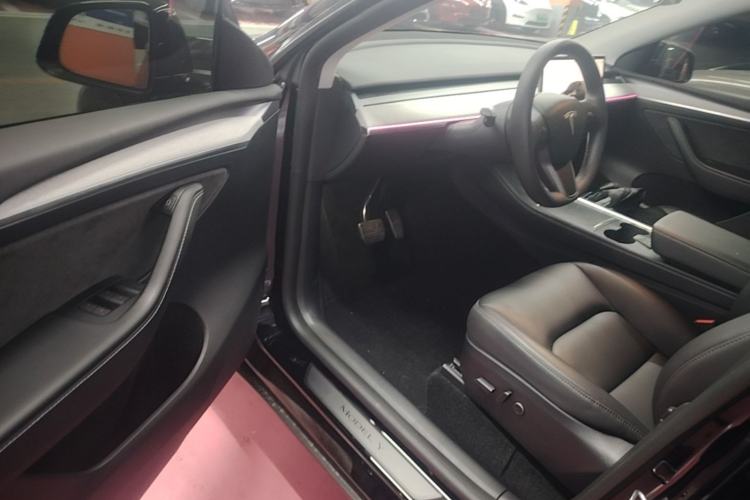 Used Tesla Model Y 2023 Long-Range All-Wheel-Drive Version Driver Seat