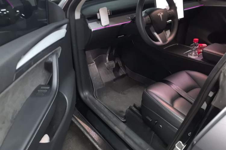 Used Tesla Model Y 2023 Rear-Wheel-Drive Version Driver Seat