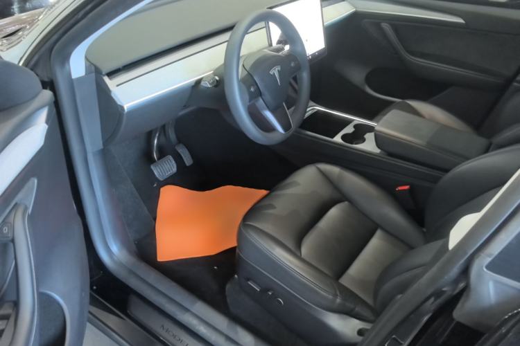 Used Tesla Model Y 2023 Long-Range All-Wheel-Drive Version Driver Seat