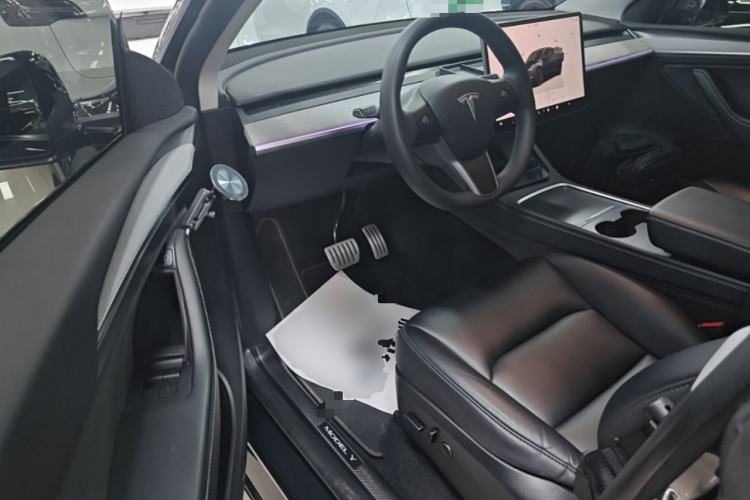 Used Tesla Model Y 2023 High-Performance All-Wheel-Drive Version Driver Seat