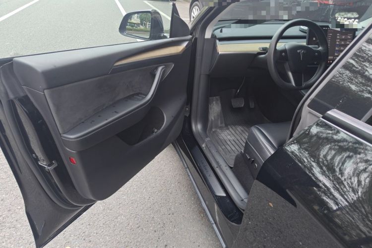 Used Tesla Model Y 2023 Long-Range All-Wheel-Drive Version Driver Seat