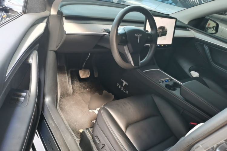 Used Tesla Model Y 2023 Long-Range All-Wheel-Drive Version Driver Seat