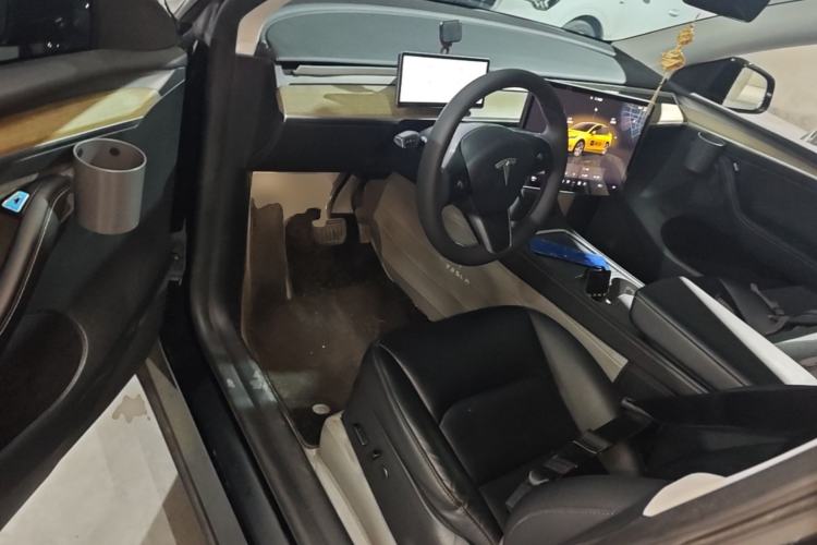 Used Tesla Model Y 2023 Long-Range All-Wheel-Drive Version Driver Seat