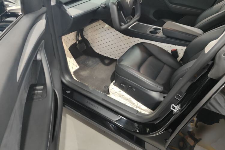 Used Tesla Model Y 2023 Rear-Wheel-Drive Version Driver Seat