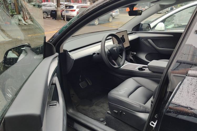 Used Tesla Model Y 2023 Rear-Wheel-Drive Version Driver Seat