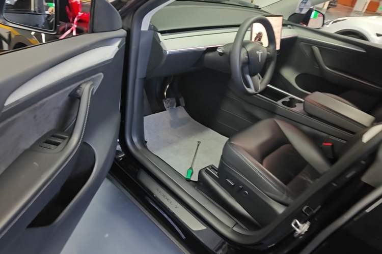 Used Tesla Model Y 2023 Rear-Wheel-Drive Version Driver Seat