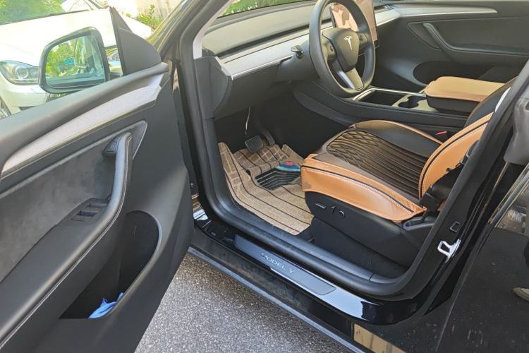 Used Tesla Model Y 2023 Long-Range All-Wheel-Drive Version Driver Seat