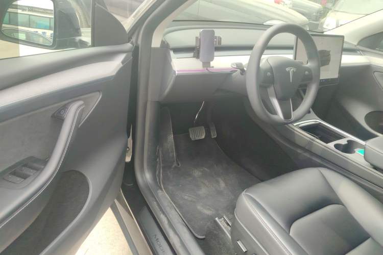 Used Tesla Model Y 2023 Long-Range All-Wheel-Drive Version Driver Seat
