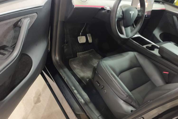 Used Tesla Model Y 2023 Long-Range All-Wheel-Drive Version Driver Seat