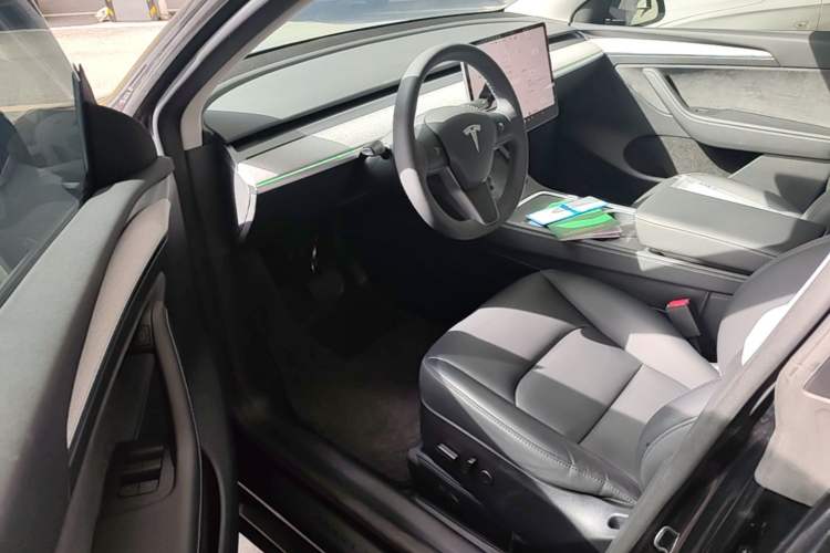 Used Tesla Model Y 2023 Rear-Wheel-Drive Version Driver Seat