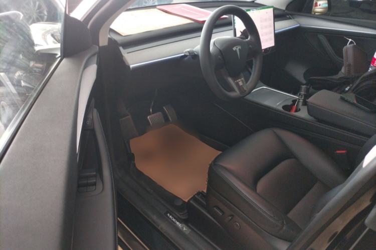 Used Tesla Model Y 2023 Rear-Wheel-Drive Version Driver Seat